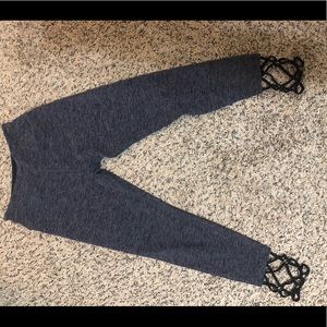 NEVER WORN CROP BEYOND YOGA LEGGINGS